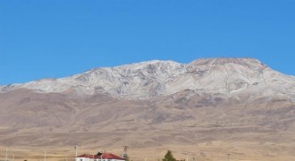 Süphan Dağı beyaza büründü